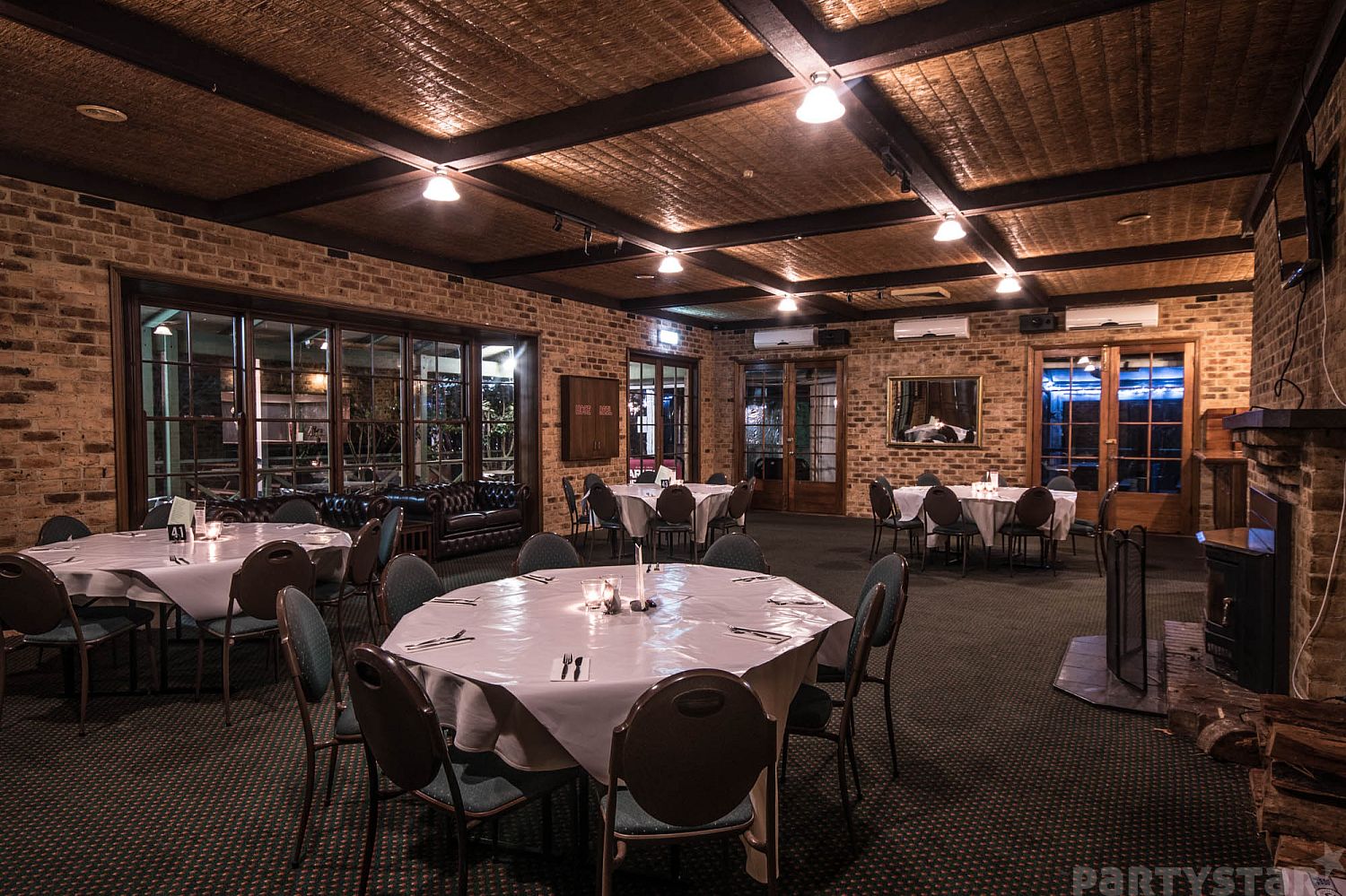 Pine Grove Hotel, Beaconsfield Upper, VIC. Venue photo #3