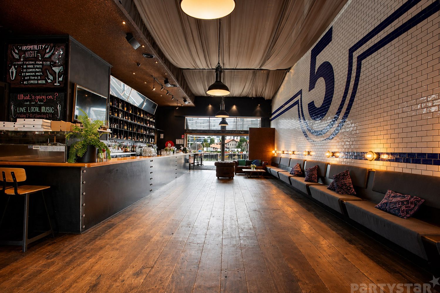 Plus 5, South Wharf - function room photo