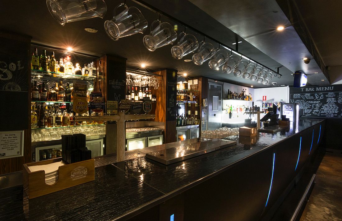  Stones Corner Hotel, Stones Corner Review and Details